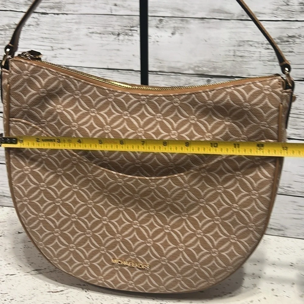 MICHAEL KORS LARGE HALF MOON SHOULDER BAG HOBO